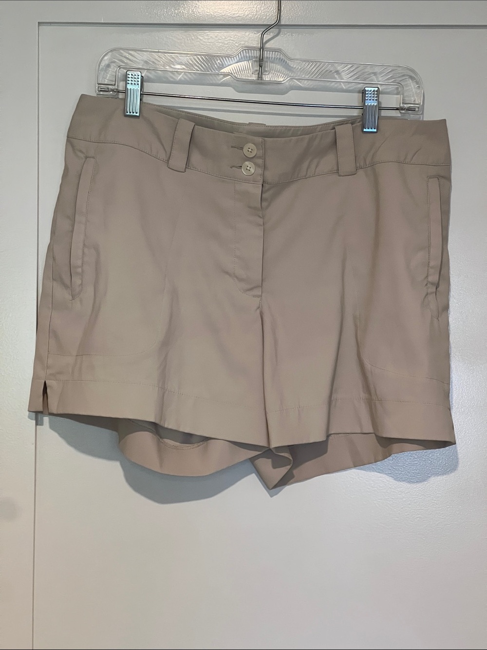 Women's Nike Golf Light Tan Shorts with Front Zip Pockets Size 10